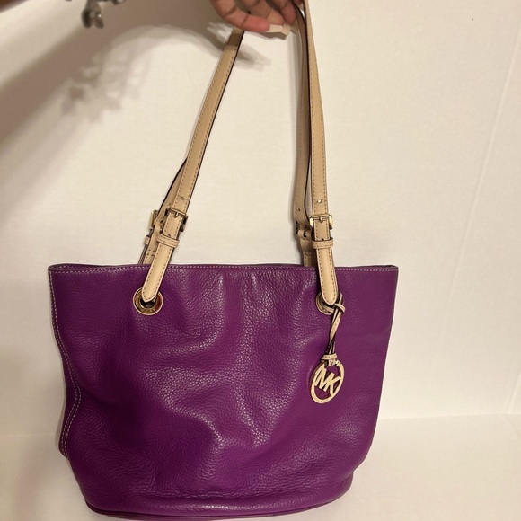 Michael Kors purse - Picture 1 of 10